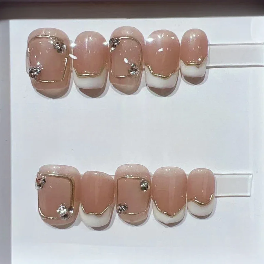 Nail Art Simple - 10 шт. короткие квадратные французские накладные